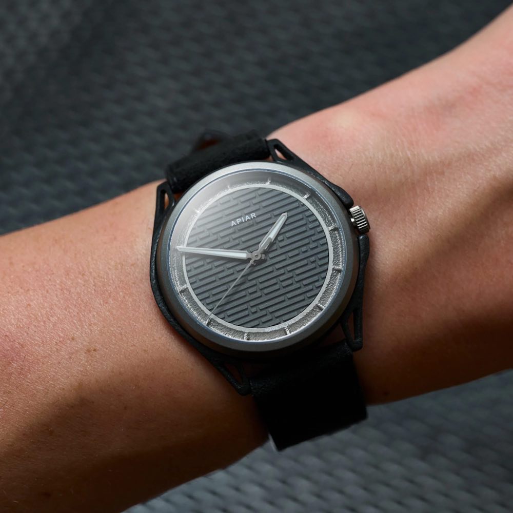 Apiar Carbon01 OG: A British 3D-Printed Watch With a CF-PEEK Case Over Titanium