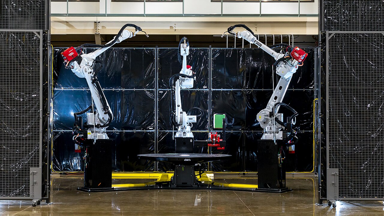 From Disney Props to Drone Boats: Haddy 3D Prints the TF-179 Hull With Robotic Arms