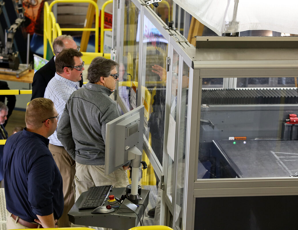 Kentstrapper Launches Mille: A €40,000 Cubic-Meter FDM Printer Built for Monolithic Parts