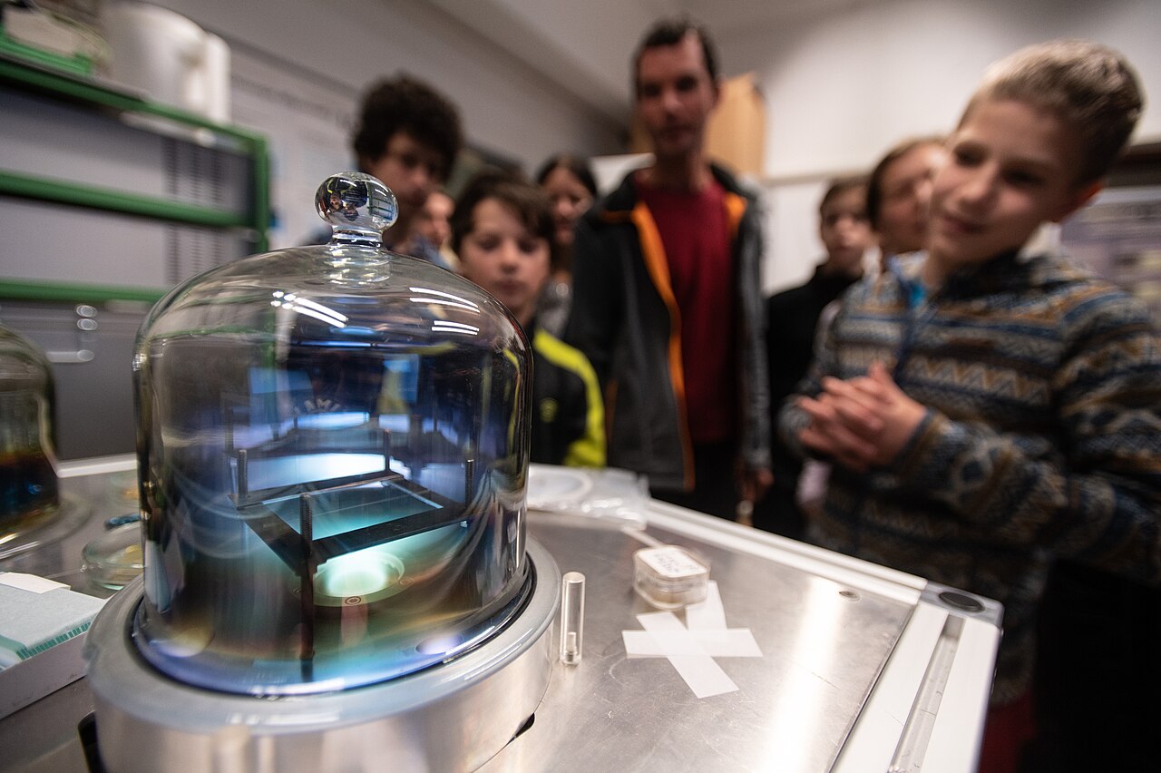 SnowX Teases SnowPod: A Desktop Metal 3D Printer With a 40-Micron Laser, Heading to Kickstarter