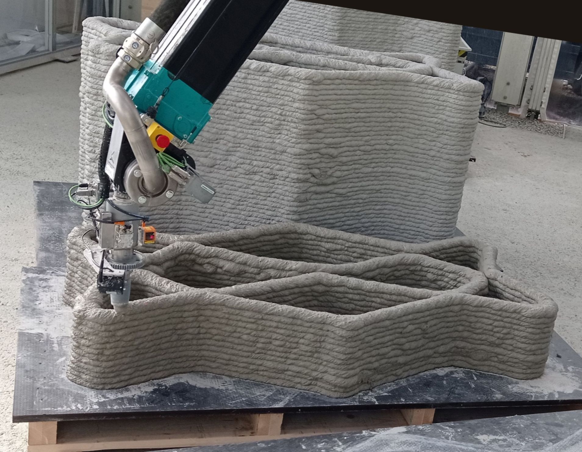 Vertico's Biggest Robot-on-Track Rig Yet Lands at a Portuguese Concrete Research Institute
